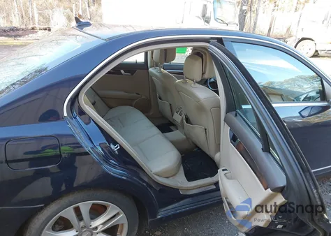 2012 Mercedes-Benz C 250 Luxury из США, поврежденный, VIN WDDGF4HB6CA610080